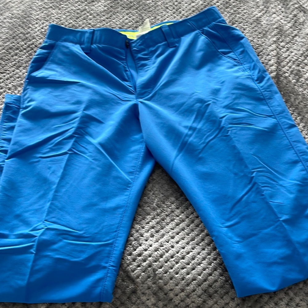 36x34 Under Armour golf pants.